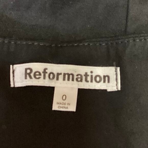 Reformation Black V Neck Sleeveless Button Front Cropped Vest Top Size 0 - Picture 7 of 9